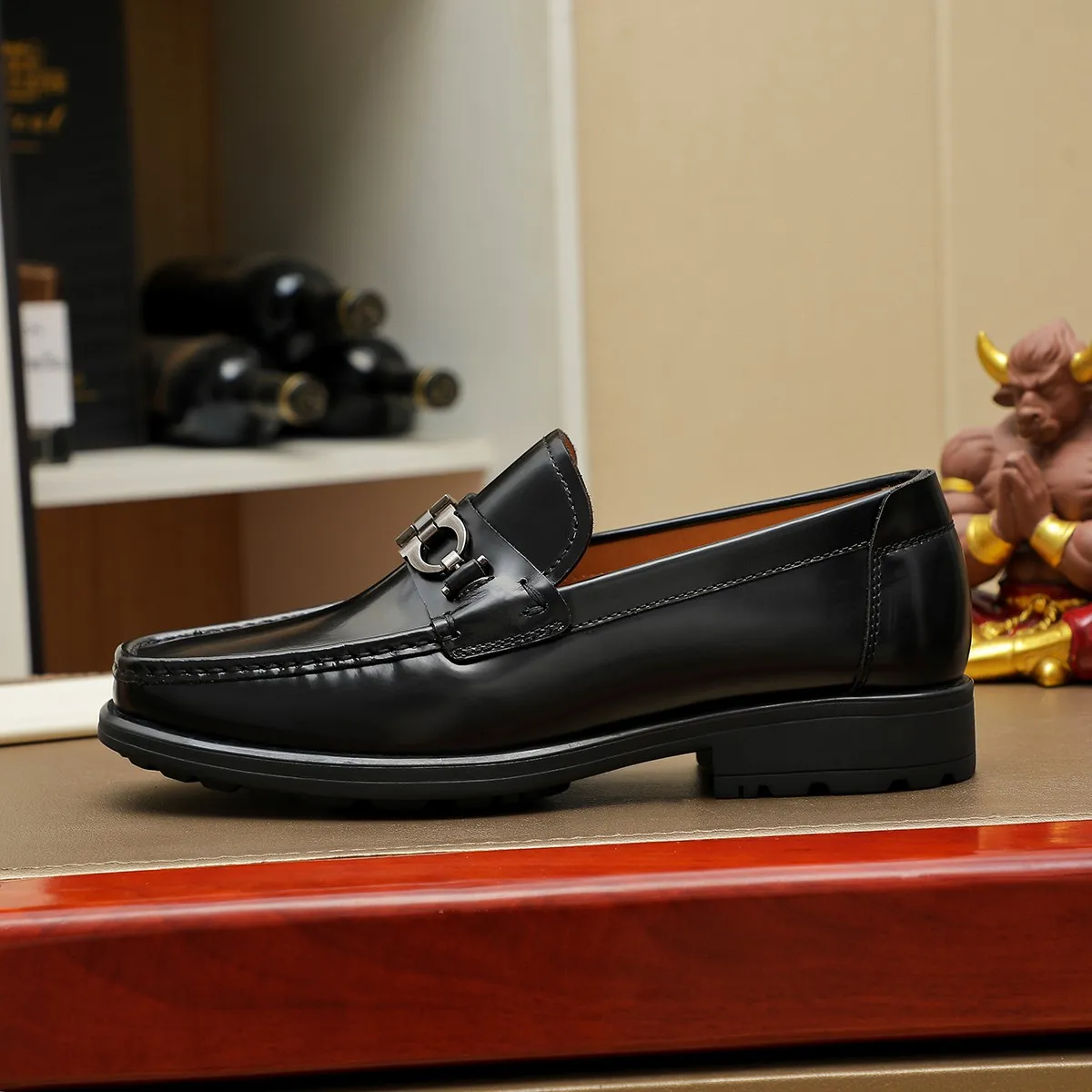 Men's shoes 250 Ferragamo [Ferragamo] top imported suit men's shoes 💯Original copy of the official website, product materials: selected imported embossed calfskin + luxury hardware buckle accessories ~ imported water-dyed cow 🐂 leather lining. Strong three-dimensional visual effect, original combination outsole, multiple colors available😘 Size: 39-44 (38.45.46. Customized)